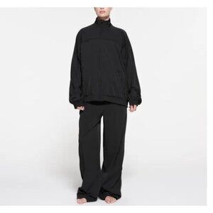 SKIMS Track Woven Nylon Oversized Jacket and pants set , black , Size L D40